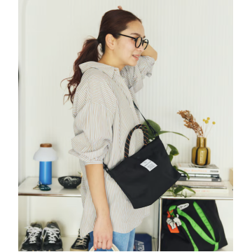 KiU× FREAK'S STORE 防水雙向手提迷你包