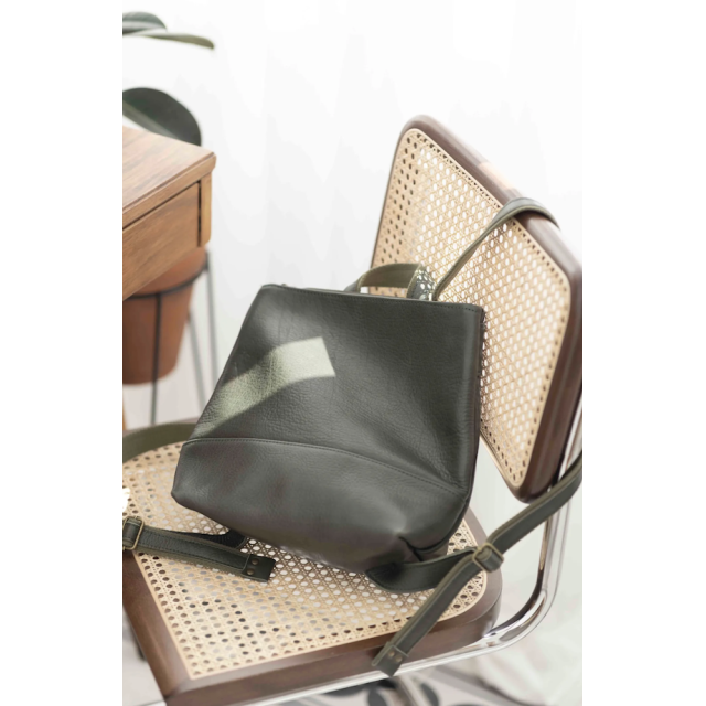 SomosCasia 真皮後背包 