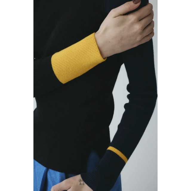 HeRIN.CYE 異色拼袖針織 